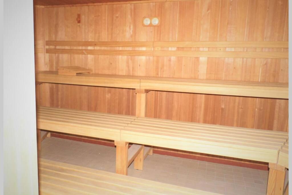 Traveloge Mit Schwimmbad Und Sauna Lubecca Esterno foto