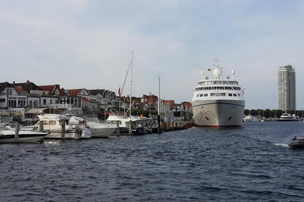 Traveloge Mit Schwimmbad Und Sauna Lubecca Esterno foto
